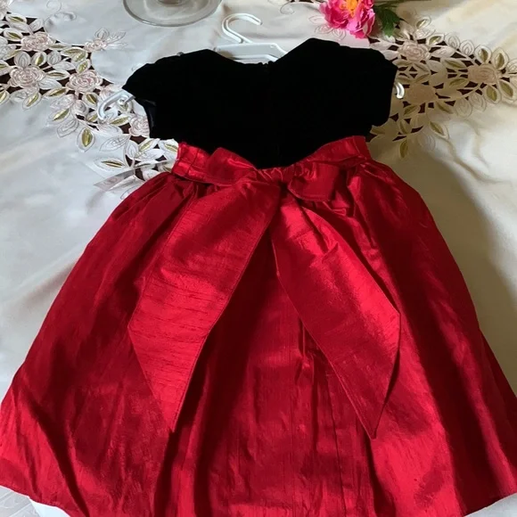 Toddler make a statement special occasion dress black velvet / red size 3T - Picture 2 of 3